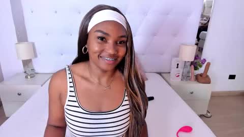 Snapshot of isla_scott chatting on November 14, 2025, 11:20 am Vanessa online show from November 14, 2025, 11:20 am