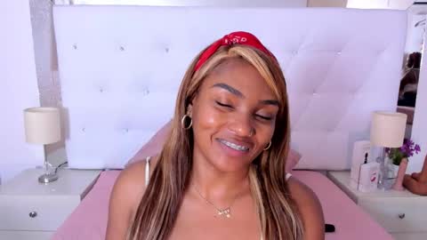 Snapshot of isla_scott chatting on November 19, 2025, 11:21 am Vanessa online show from November 19, 2025, 11:21 am