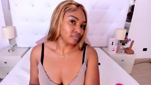 Snapshot of isla_scott chatting on November 23, 2025, 11:21 am Vanessa online show from November 23, 2025, 11:21 am