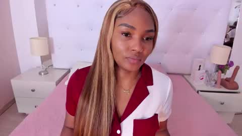 Snapshot of isla_scott chatting on November 25, 2025, 11:10 am Vanessa online show from November 25, 2025, 11:10 am