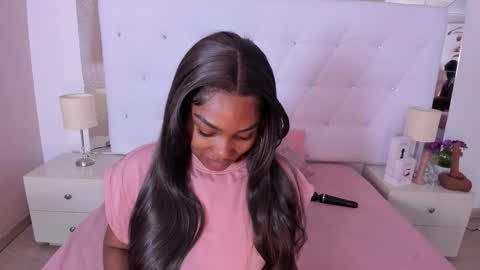 Snapshot of isla_scott chatting on December 14, 2025, 11:15 am Vanessa online show from December 14, 2025, 11:15 am