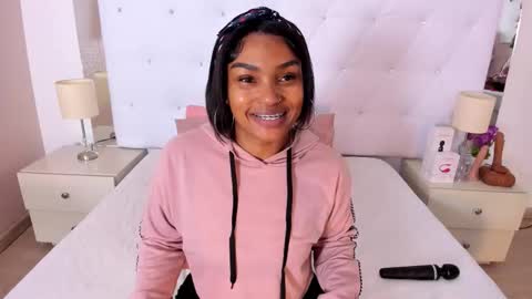 Snapshot of isla_scott chatting on January 6, 2026, 11:25 am Vanessa online show from January 6, 2026, 11:25 am