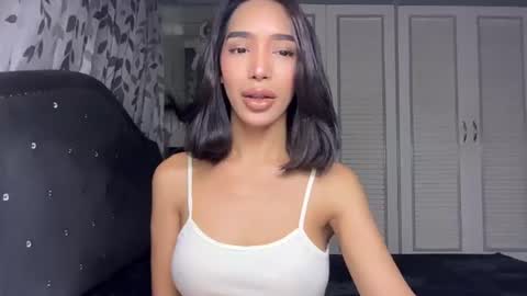 Snapshot of islabelle_ chatting on July 8, 2026, 3:22 am isla online show from July 8, 2026, 3:22 am