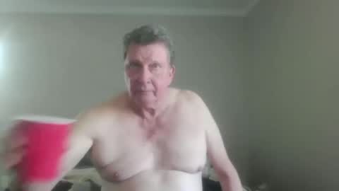 island625103 online show from September 26, 2025, 7:07 pm