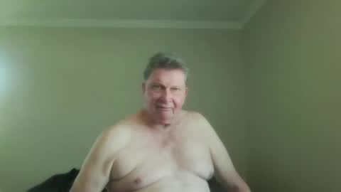 island625103 online show from October 9, 2025, 7:34 pm