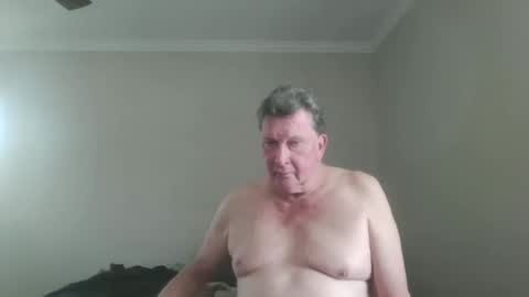 island625103 online show from October 18, 2025, 7:03 pm