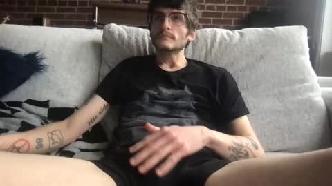 Snapshot of isocialmedia chatting on January 7, 2026, 5:37 pm isocialmedia online show from January 7, 2026, 5:37 pm