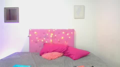 Snapshot of issa_kitty chatting on February 5, 2025, 6:26 pm issa_kitty online show from February 5, 2025, 6:26 pm