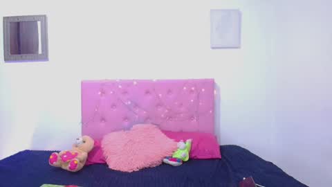 Snapshot of issa_kitty chatting on February 19, 2025, 1:29 am issa_kitty online show from February 19, 2025, 1:29 am