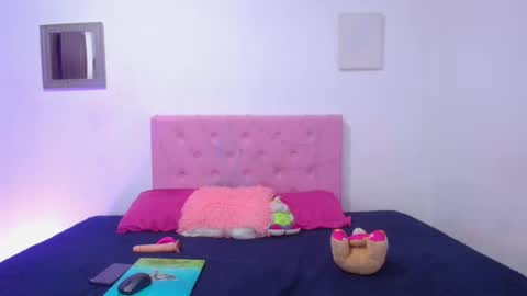 Snapshot of issa_kitty chatting on February 25, 2025, 2:33 pm issa_kitty online show from February 25, 2025, 2:33 pm