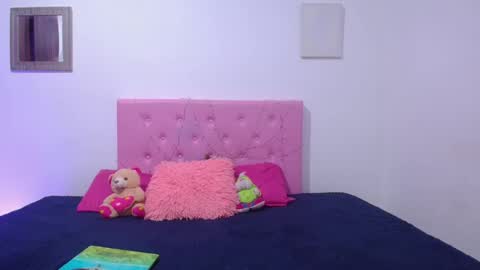 Snapshot of issa_kitty chatting on March 4, 2025, 10:05 pm issa_kitty online show from March 4, 2025, 10:05 pm