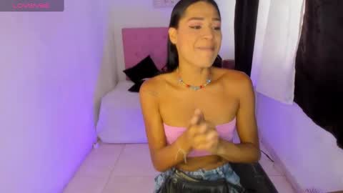 Snapshot of issa_kitty chatting on October 7, 2025, 5:32 pm issa_kitty online show from October 7, 2025, 5:32 pm