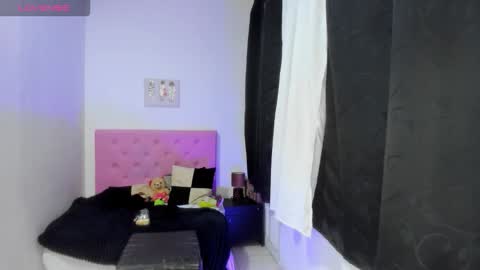 Snapshot of issa_kitty chatting on October 24, 2025, 11:12 pm issa_kitty online show from October 24, 2025, 11:12 pm