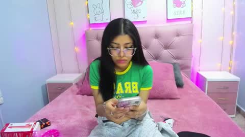 Issa  online show from October 23, 2025, 3:50 am