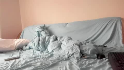 Issabelle online show from March 16, 2026, 5:44 am