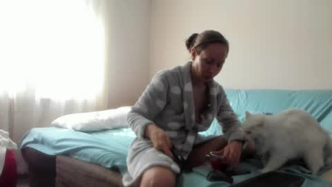 Issabelle online show from May 25, 2026, 5:02 am