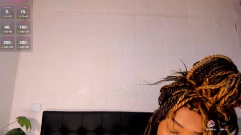 Snapshot of issanoir chatting on February 13, 2025, 12:43 pm Issa online show from February 13, 2025, 12:43 pm