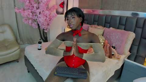 Snapshot of isseymz chatting on December 10, 2024, 9:12 am Iseey online show from December 10, 2024, 9:12 am