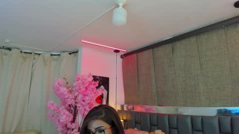 Snapshot of isseymz chatting on December 18, 2024, 4:20 am Iseey online show from December 18, 2024, 4:20 am