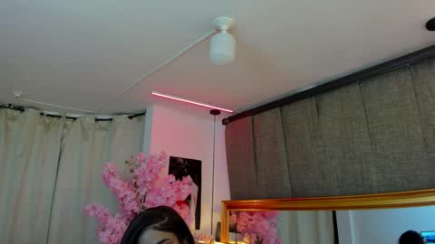 Snapshot of isseymz chatting on December 24, 2024, 4:00 am Iseey online show from December 24, 2024, 4:00 am