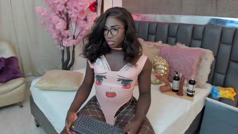 Snapshot of isseymz chatting on January 5, 2025, 9:15 am Iseey online show from January 5, 2025, 9:15 am