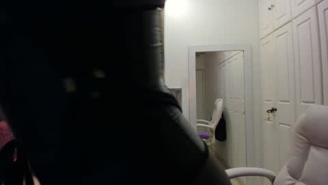 Snapshot of isseymz chatting on January 28, 2025, 5:32 am Iseey online show from January 28, 2025, 5:32 am