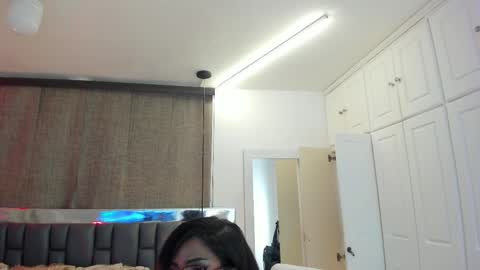 Snapshot of isseymz chatting on February 10, 2025, 6:42 am Iseey online show from February 10, 2025, 6:42 am