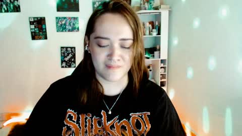 Snapshot of issis_demon chatting on December 14, 2024, 3:51 am Yiz online show from December 14, 2024, 3:51 am