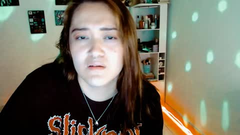 Snapshot of issis_demon chatting on December 14, 2024, 6:56 am Yiz online show from December 14, 2024, 6:56 am