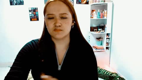 Snapshot of issis_demon chatting on December 24, 2024, 1:06 am Yiz online show from December 24, 2024, 1:06 am