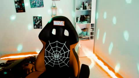 Snapshot of issis_demon chatting on February 17, 2025, 4:09 am Yiz online show from February 17, 2025, 4:09 am