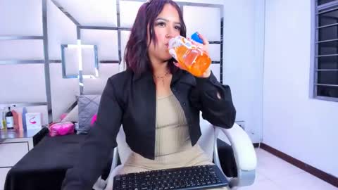 Snapshot of issysleblanc chatting on February 17, 2026, 1:13 am Issys online show from February 17, 2026, 1:13 am