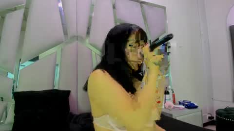 Snapshot of issysleblanc chatting on July 21, 2026, 8:55 pm Issys online show from July 21, 2026, 8:55 pm
