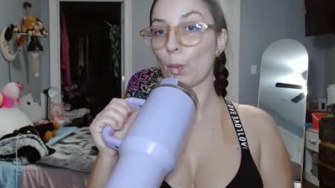 Snapshot of italiana25 chatting on January 18, 2025, 7:49 am Bella Bloom online show from January 18, 2025, 7:49 am