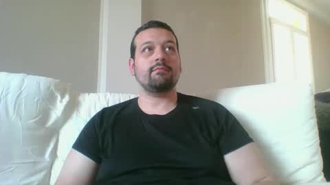 italianbigboy932 online show from April 17, 2026, 11:57 am