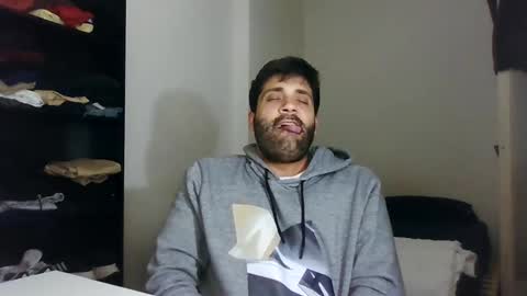 italianboybcn online show from March 6, 2025, 3:24 pm