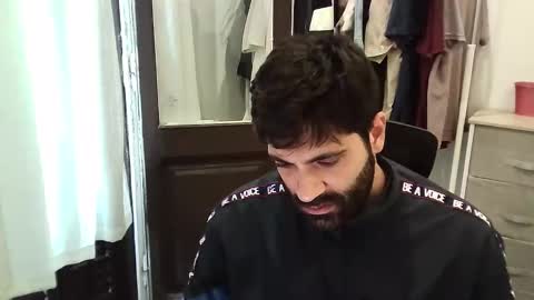 italianboybcn online show from November 1, 2025, 9:44 am