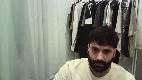 italianboybcn online show from January 6, 2026, 9:07 pm