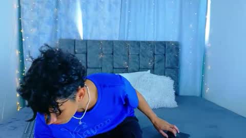 ithan_kingtwin online show from May 17, 2026, 6:15 pm