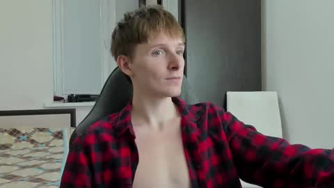 Snapshot of ithan_red chatting on November 12, 2025, 5:57 pm Ethan online show from November 12, 2025, 5:57 pm