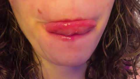 Snapshot of its_marie chatting on March 7, 2025, 2:01 pm Maria online show from March 7, 2025, 2:01 pm