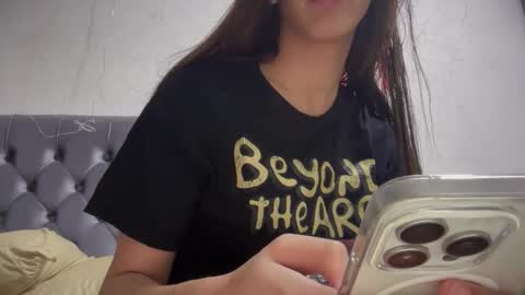 Cora online show from October 19, 2025, 12:33 am