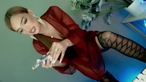 Snapshot of its_me_hedone chatting on February 1, 2025, 2:05 am Pixie online show from February 1, 2025, 2:05 am