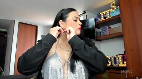 Snapshot of its_sol chatting on January 24, 2025, 1:47 pm Sol online show from January 24, 2025, 1:47 pm