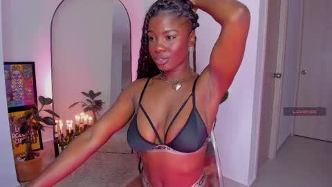 Snapshot of itslau_ chatting on February 21, 2025, 2:17 am lau online show from February 21, 2025, 2:17 am