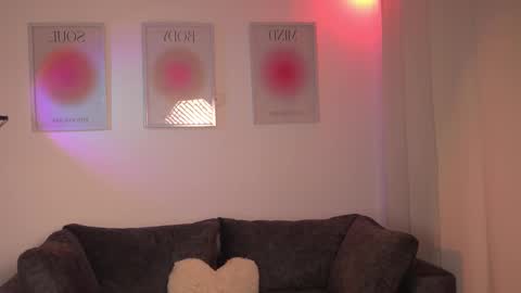 Snapshot of itslau_ chatting on December 23, 2025, 1:58 am lau online show from December 23, 2025, 1:58 am