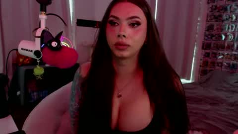 Nicki Foxx online show from May 3, 2026, 9:43 pm