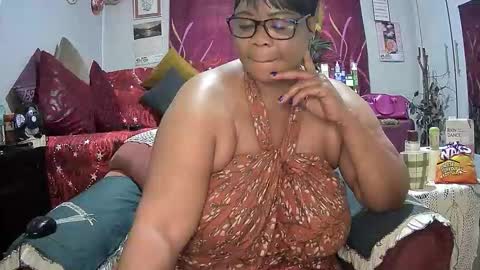 itumeleng74 online show from October 12, 2025, 5:06 am