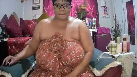 itumeleng74 online show from October 17, 2025, 5:43 am