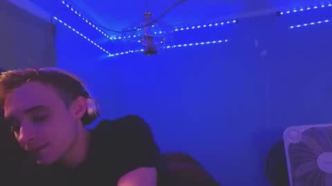 Snapshot of itzd123 chatting on April 12, 2026, 11:48 am itzd123 online show from April 12, 2026, 11:48 am